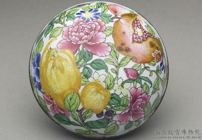 图片[3]-Copper box with flowers and fruits in painted enamels, Qing dynasty, Kangxi reign (1662-1722)-China Archive